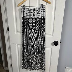 Chico's size 0 (XS) flowy patterned pants, wide leg, geometric print